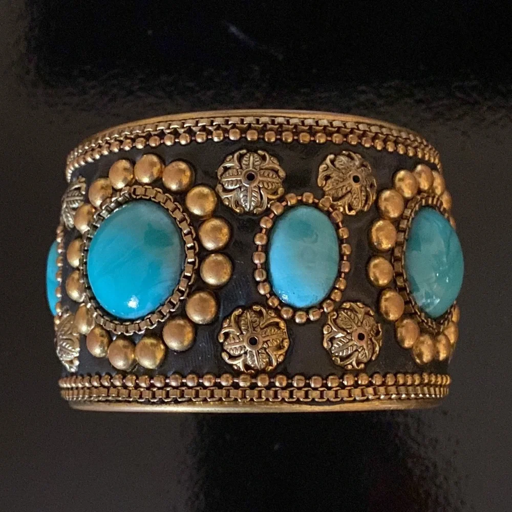 Vintage Faux Turquoise Bold Bangle Bracelet - Picture 13 of 14